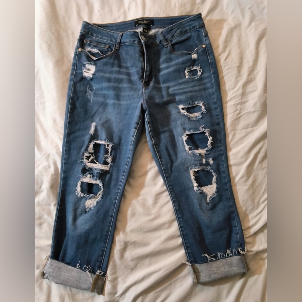 Women’s Judy Blue Capri Jeans - Size 14 - distressed with patches - medium wash
